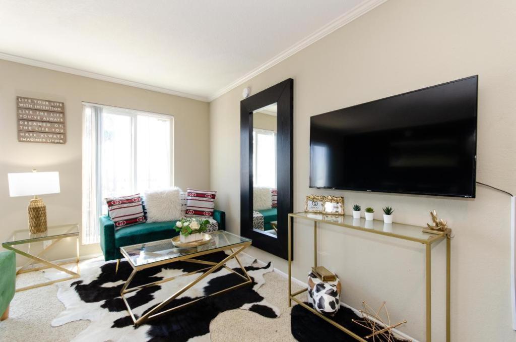 Gucci Mickey And Maxico Lofts Free Parking And Wifi Apartment Лос Анджелис Екстериор снимка