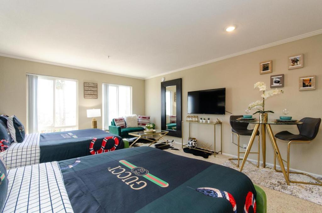 Gucci Mickey And Maxico Lofts Free Parking And Wifi Apartment Лос Анджелис Екстериор снимка